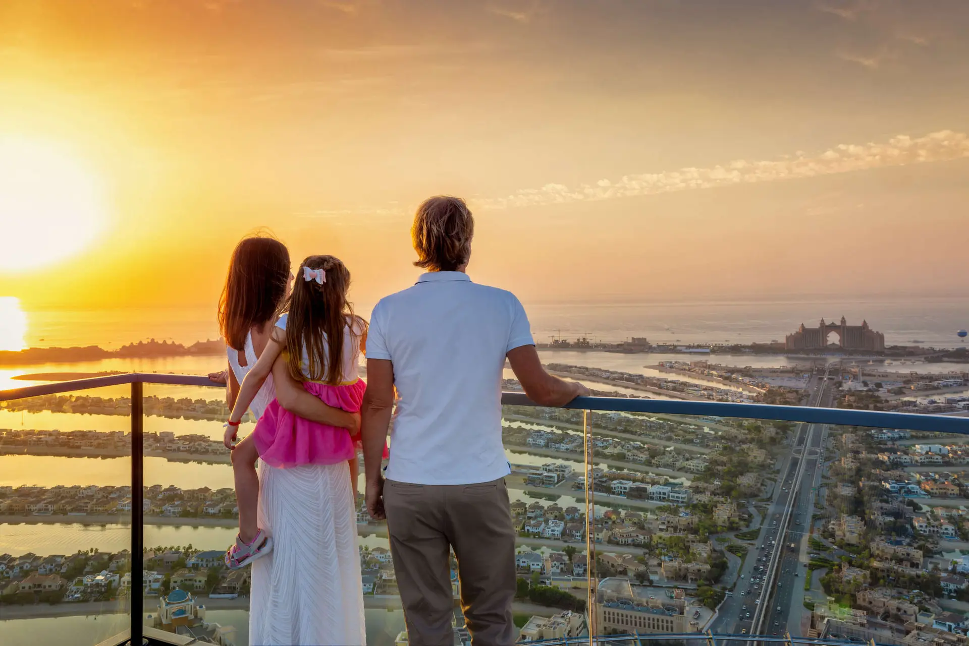 How to Invest Money in the UAE to Generate Wealth: 2025 Guide