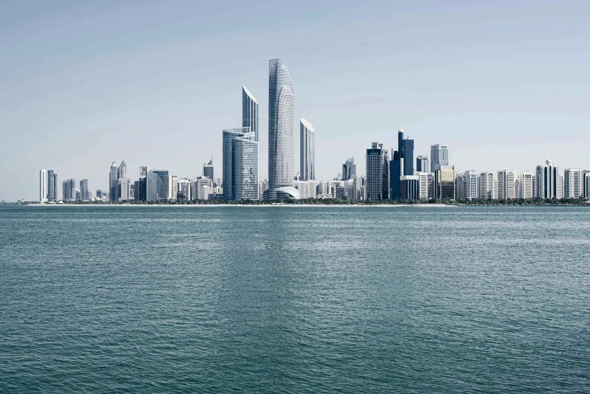 dubai vs abu dhabi