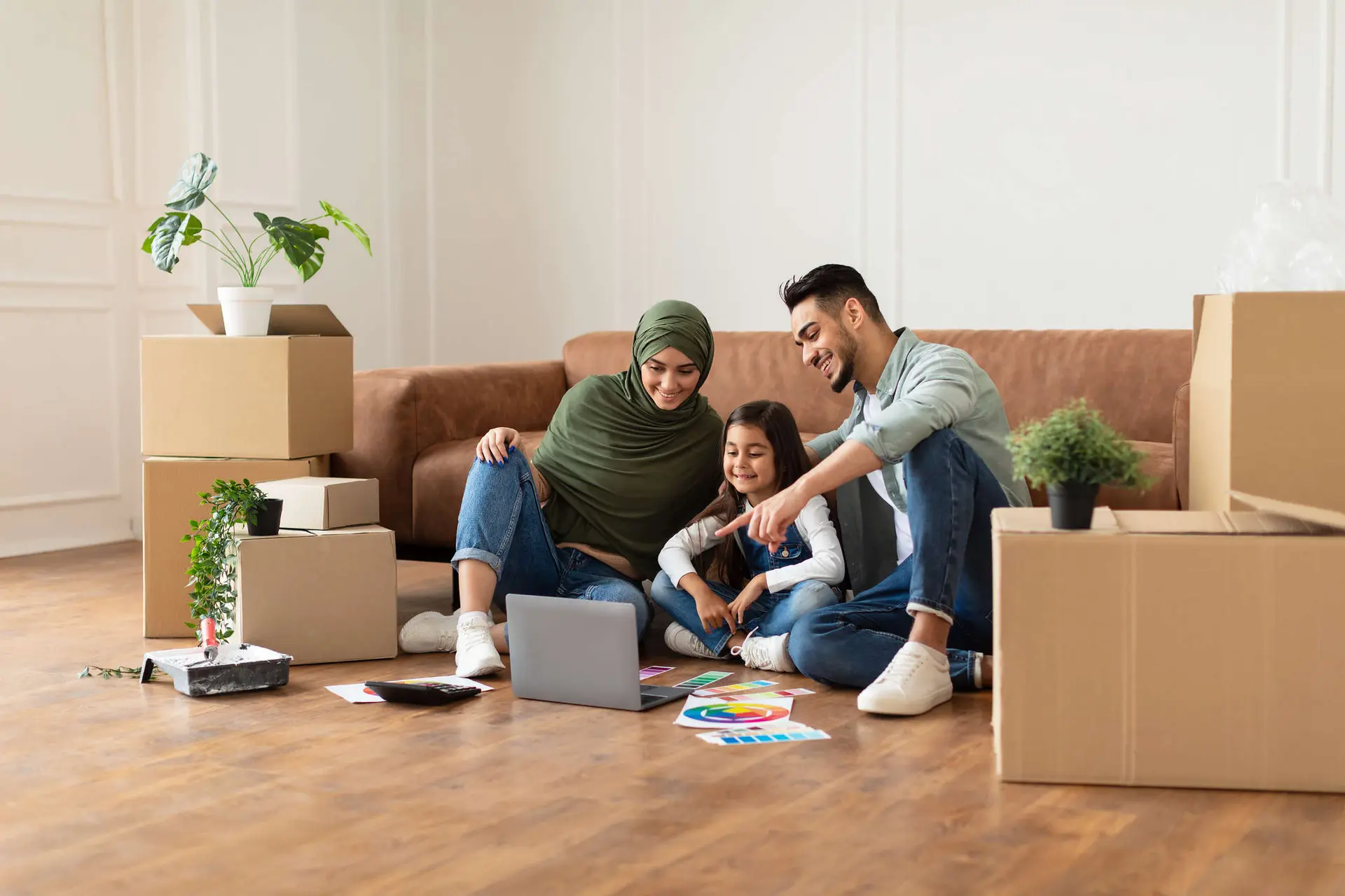 Compare Islamic and conventional mortgages in the UAE. Structures, rates, costs, and real-life scenarios to help you choose the right home finance in 2026.
